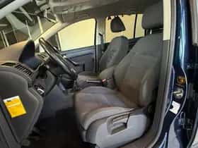 Volkswagen Touran (2011) thumbnail 10