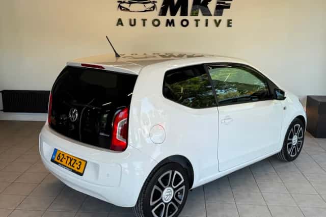Volkswagen Up! (2012) thumbnail 4