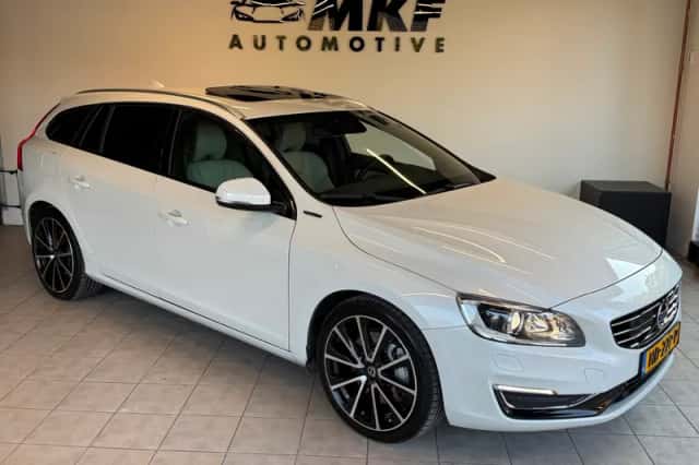 Volvo V60 (2015) thumbnail 2