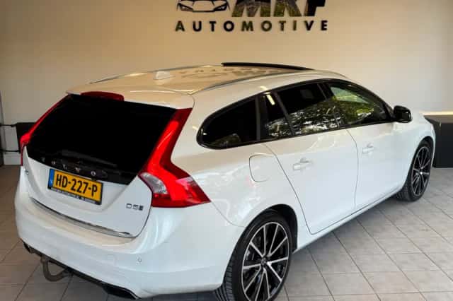 Volvo V60 (2015) thumbnail 4