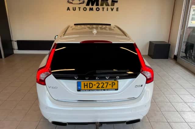 Volvo V60 (2015) thumbnail 6