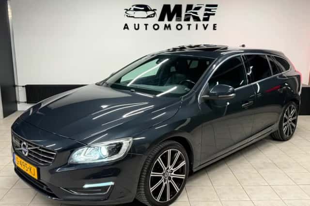 Volvo V60 (2015) thumbnail 1