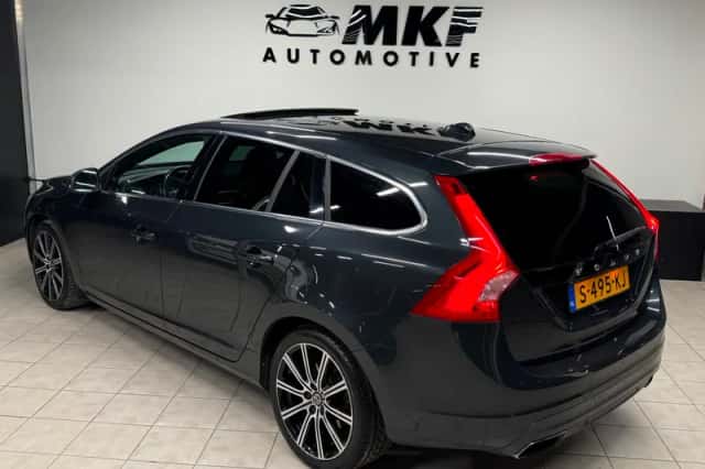 Volvo V60 (2015) thumbnail 3