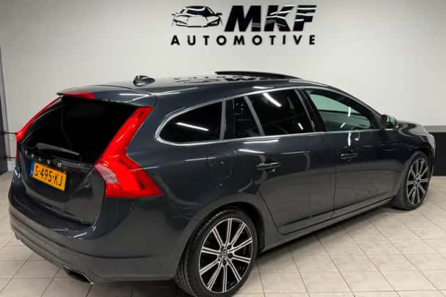 Volvo V60 (2015) thumbnail 4