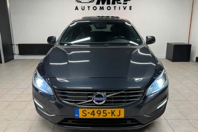 Volvo V60 (2015) thumbnail 5