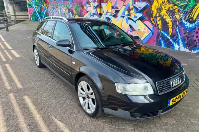 Audi A4 (2004) thumbnail 2