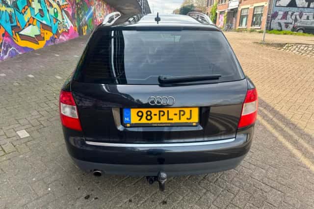 Audi A4 (2004) thumbnail 5