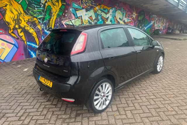 Fiat Punto (2010) thumbnail 4