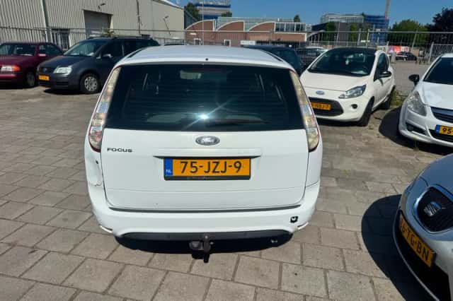 Ford Focus (2009) thumbnail 4