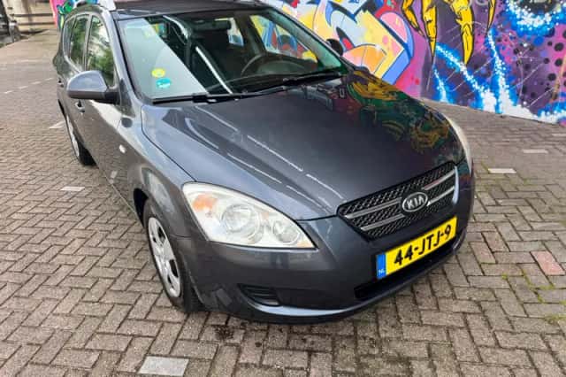 Kia Cee'd (2009) thumbnail 1