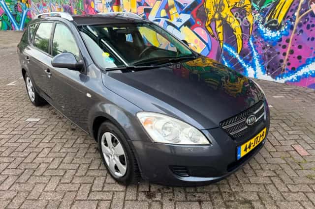 Kia Cee'd (2009) thumbnail 2