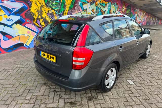 Kia Cee'd (2009) thumbnail 4