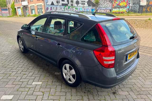 Kia Cee'd (2009) thumbnail 6