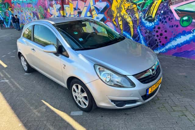 Opel Corsa (2011) thumbnail 2