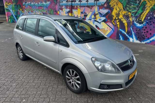 Opel Zafira (2008) thumbnail 1