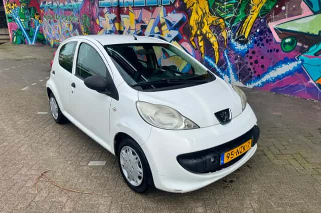 Peugeot 107 (2008) thumbnail 2