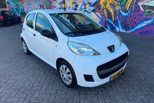 Peugeot 107 (2011) thumbnail 2