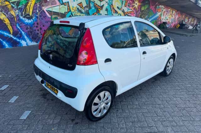Peugeot 107 (2011) thumbnail 4