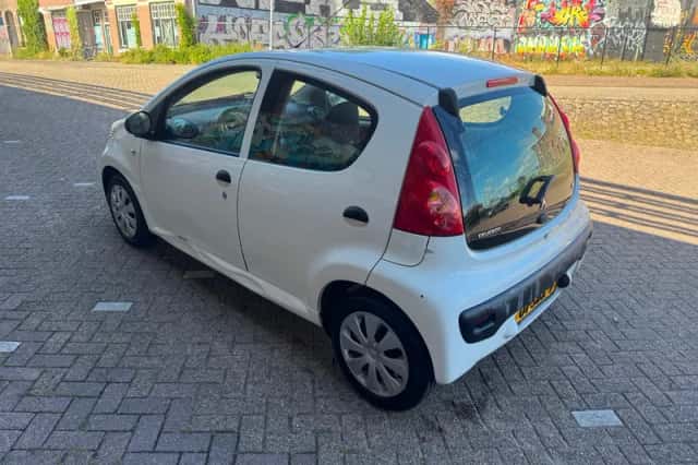 Peugeot 107 (2011) thumbnail 6