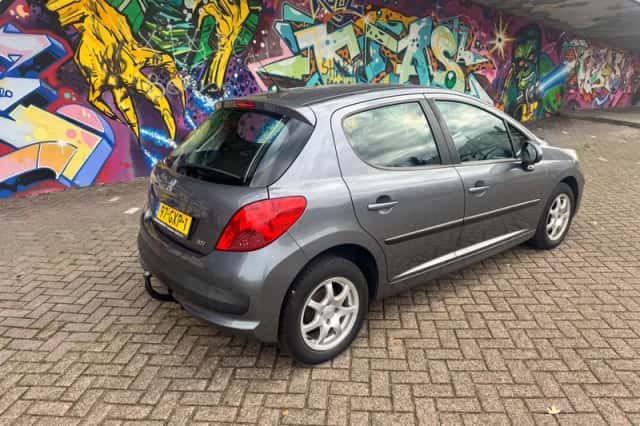 Peugeot 207 (2008) thumbnail 4