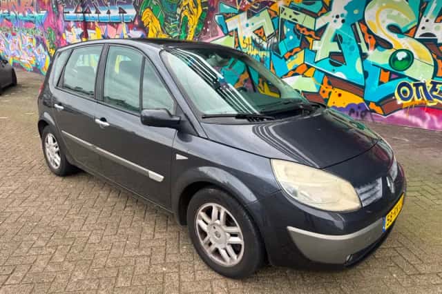 Renault Scénic (2005) thumbnail 2