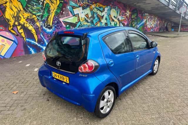 Toyota Aygo (2010) thumbnail 4