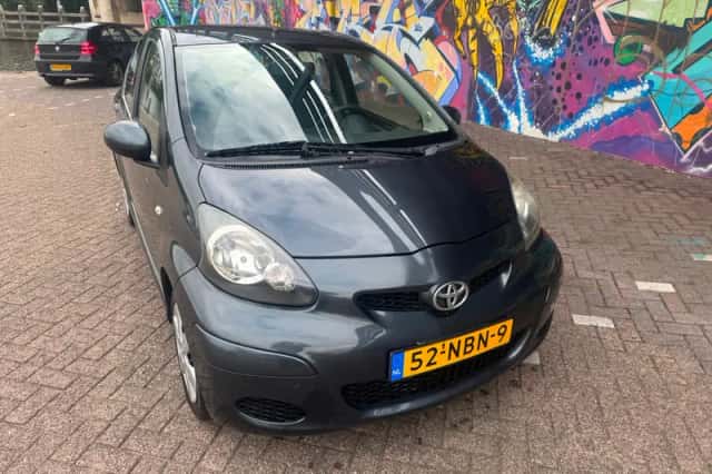 Toyota Aygo (2010) thumbnail 1