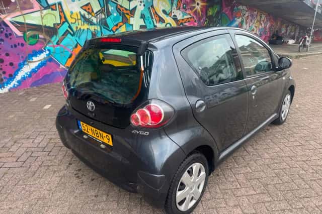 Toyota Aygo (2010) thumbnail 4