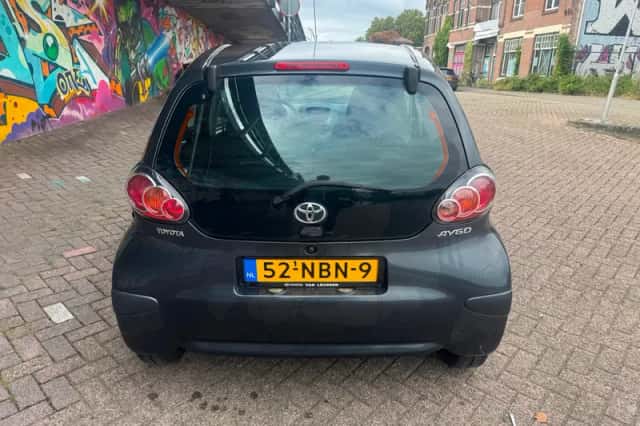 Toyota Aygo (2010) thumbnail 5