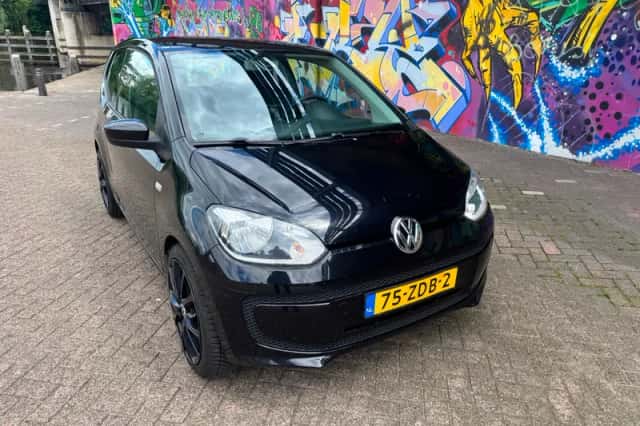 Volkswagen Up! (2012) thumbnail 1