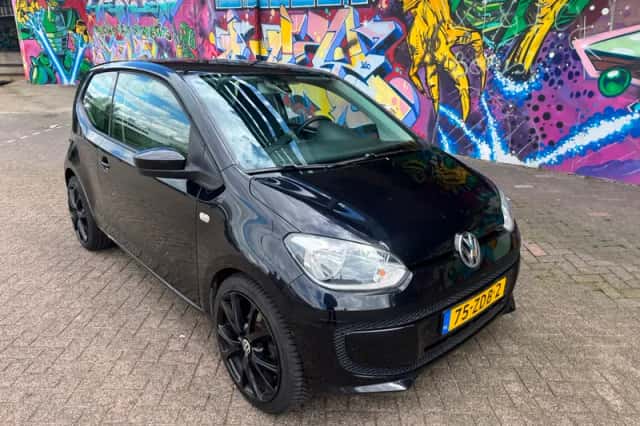 Volkswagen Up! (2012) thumbnail 2