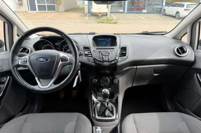 Ford Fiesta (2016) thumbnail 2
