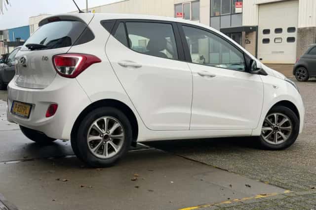 Hyundai i10 (2014) thumbnail 3