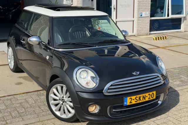 MINI Cooper (2012) thumbnail 6