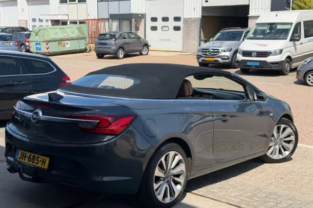 Opel Cascada (2016) thumbnail 3
