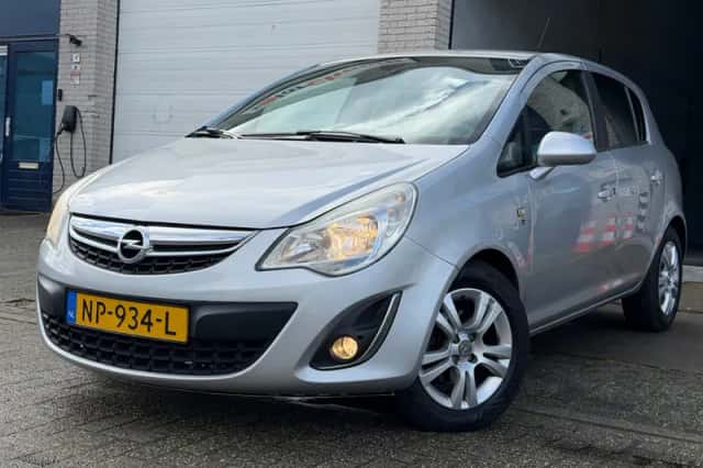 Opel Corsa (2012) thumbnail 1