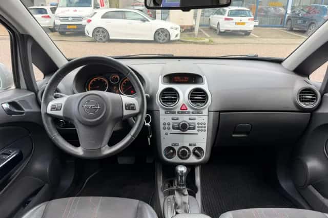 Opel Corsa (2012) thumbnail 2