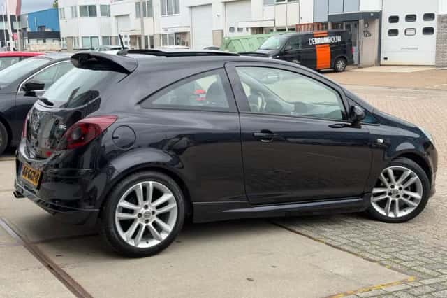Opel Corsa (2008) thumbnail 3