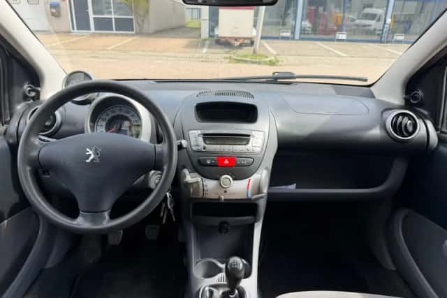 Peugeot 107 (2006) thumbnail 2