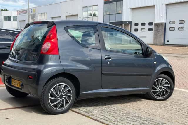 Peugeot 107 (2006) thumbnail 3