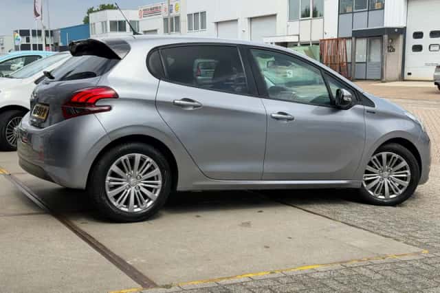 Peugeot 208 (2019) thumbnail 3