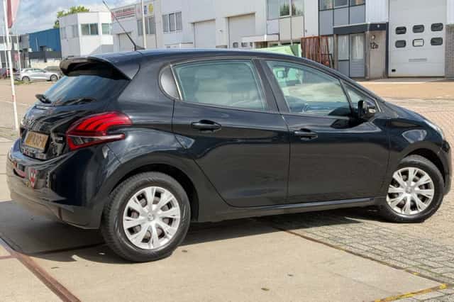 Peugeot 208 (2016) thumbnail 3