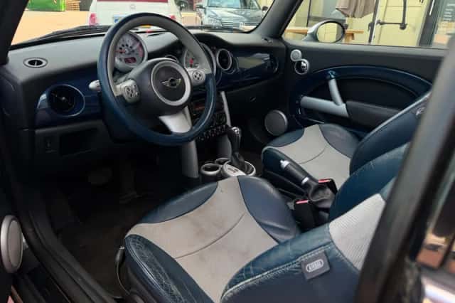 MINI Cooper (2006) thumbnail 2