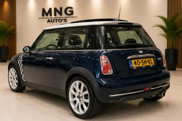 MINI Cooper (2006) thumbnail 3