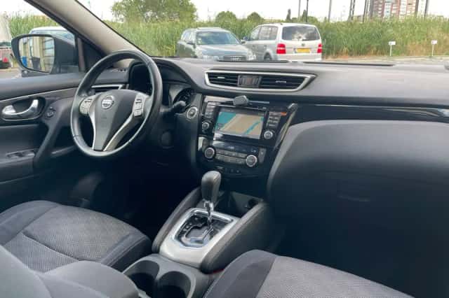 Nissan Qashqai (2015) thumbnail 2