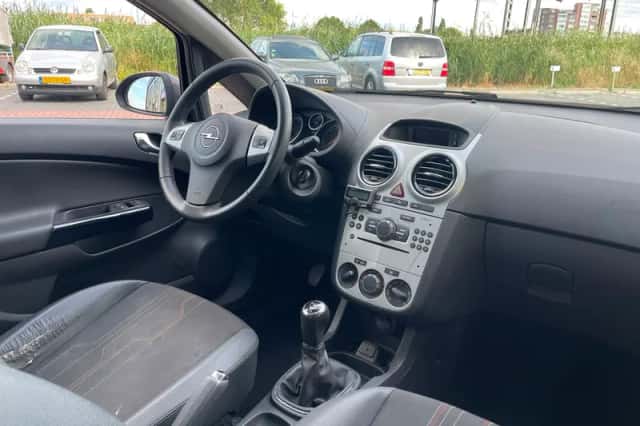 Opel Corsa (2012) thumbnail 6