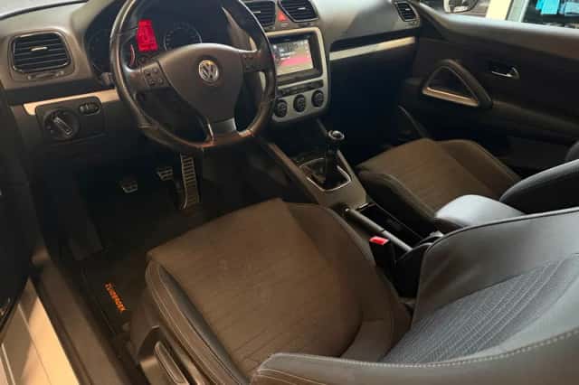 Volkswagen Scirocco (2008) thumbnail 2