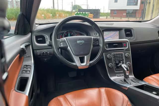 Volvo V60 (2013) thumbnail 2