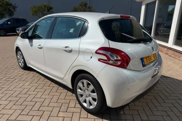 Peugeot 208 (2014) thumbnail 3