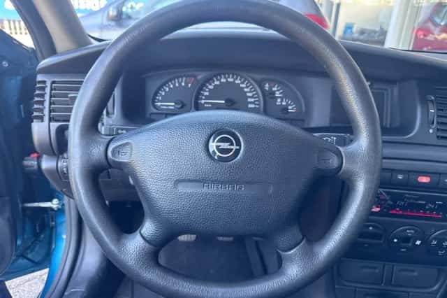 Opel Vectra (2001) thumbnail 6